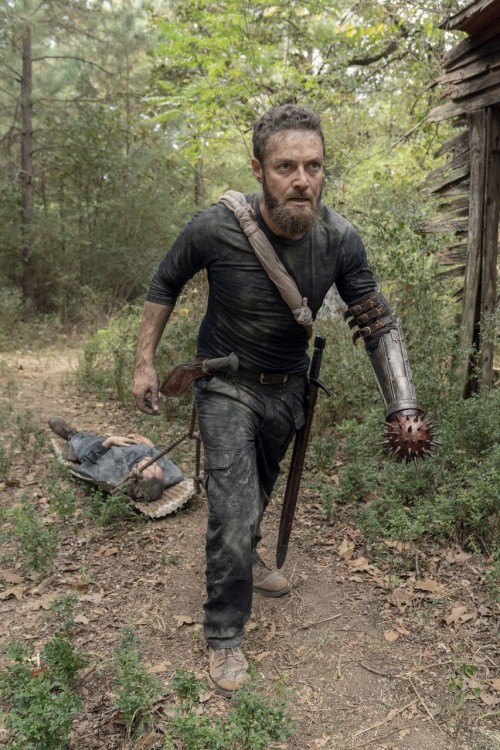 the-walking-dead-episode-1012-walk-with-us-promotional-photo-13.jpg