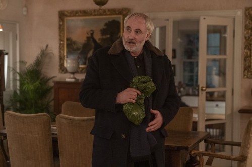 killing-eve-episode-308-are-you-leading-or-am-i-season-finale-promotional-photo-03.jpg