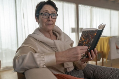 killing-eve-episode-308-are-you-leading-or-am-i-season-finale-promotional-photo-10.jpg