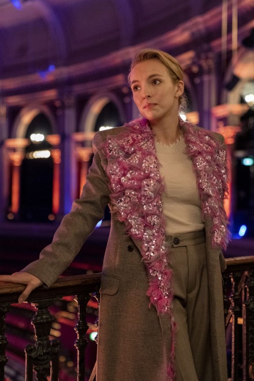 killing-eve-episode-308-are-you-leading-or-am-i-season-finale-promotional-photo-18.jpg