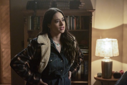 Roswell, New Mexico -- "Mr. Jones" -- Image Number: ROS213b_0335b -- Pictured: Jeanine Mason as Liz 