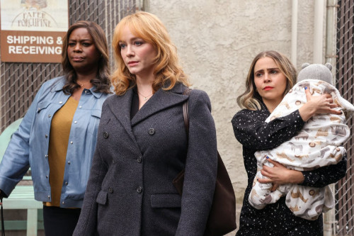 GOOD GIRLS -- "The Banker" Episode 405 -- Pictured: (l-r) Retta as Ruby Hill, Christina Hendricks as