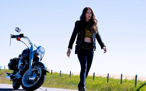 WYNONNA EARP -- "Old Souls" Episode 412 -- Pictured: Melanie Scrofano as Wynonna Earp -- (Photo by: 