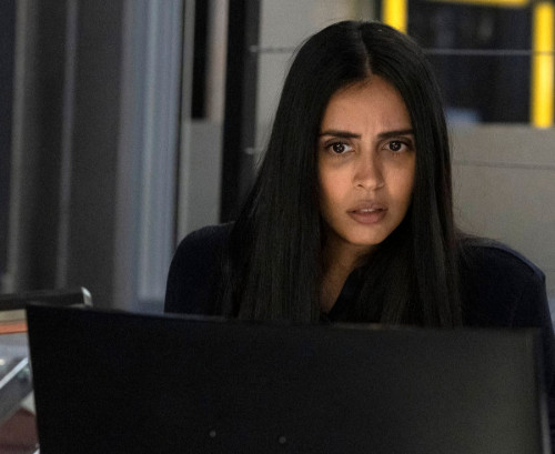 MANIFEST -- "Tail Spin" Episode 304 -- Pictured: Parveen Kaur as Saanvi Bahl  -- (Photo by: Peter Kr