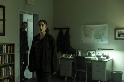 Alycia Debnam-Carey as Alicia Clark, Spenser Granese as Arno- Fear the Walking Dead _ Season 7, Epis