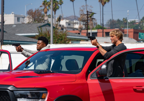 1308_ncis-los-angeles_photo03.jpg