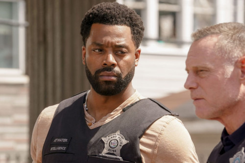 CHICAGO P.D. -- "Let it Bleed" Episode 1001 -- Pictured: (l-r) LaRoyce Hawkins as Kevin Atwater, Jas