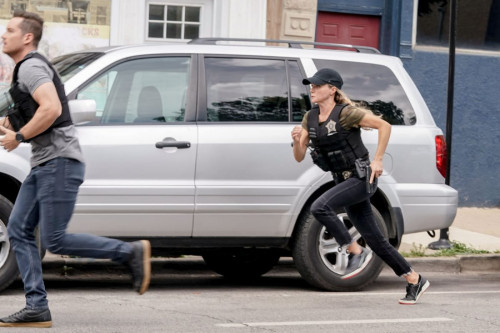 CHICAGO P.D. -- "Let it Bleed" Episode 1001 -- Pictured: (l-r) Jesse Lee Soffer as Jay Halstead, Tra