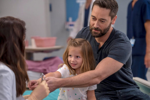 NEW AMSTERDAM -- "Grabby Hands" Episode 505 -- Pictured: (l-r) Nora and Opal Clow as Luna, Ryan Eggo