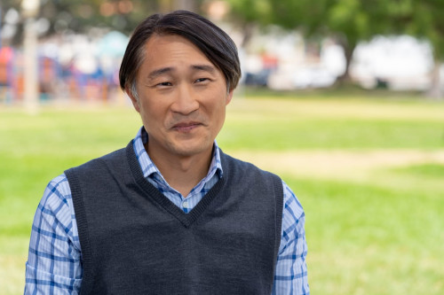 DEAD TO ME - KEONG SIM as PASTOR WAYNE in DEAD TO ME. Cr. Saeed Adyani /  2021 Netflix, Inc.