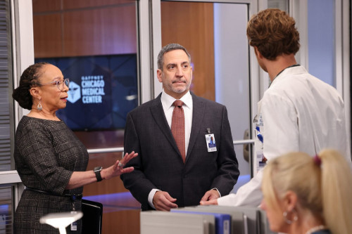 CHICAGO MED -- "A Little Change Might Do You Some Good" Episode 810 -- Pictured: (l-r) S. Epatha Mer