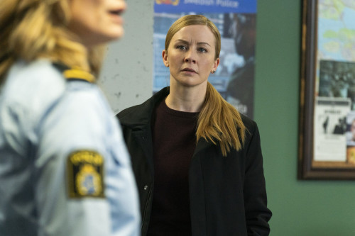 Dead Sprint  After an American tourist is killed while visiting Stockholm with his girlfriend, the F