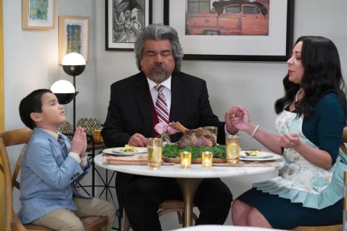 Lopez vs Lopez Episode 2x04 7