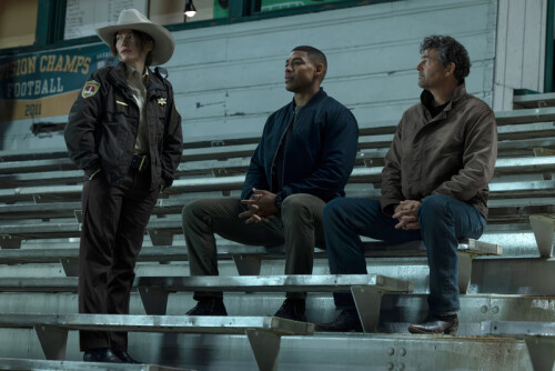 kelly-macdonald-aaron-pierre-kyle-chandler.jpg